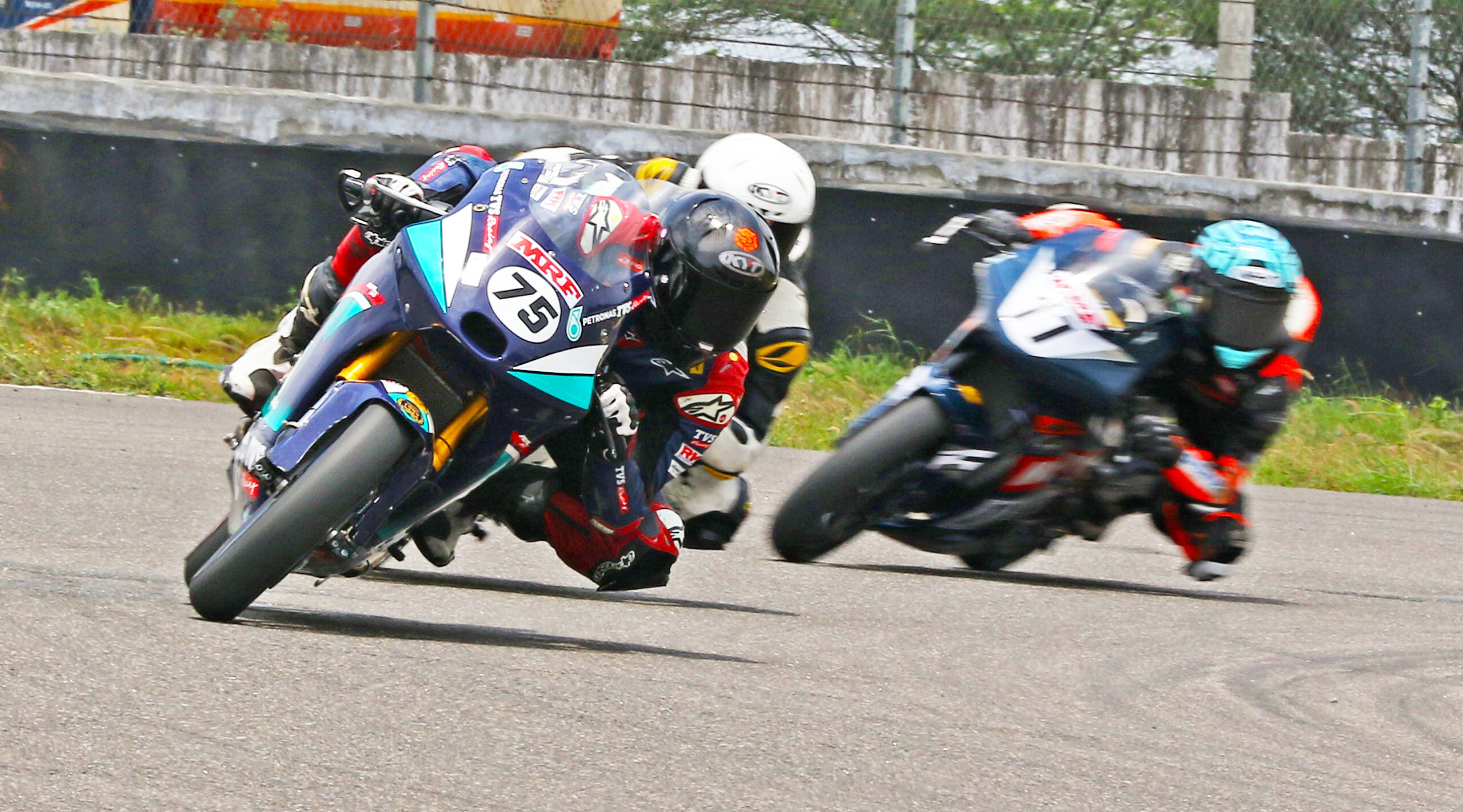 Sarthak Chavan (No.75), winner of the Pro-Stock 301-400cc Open race (Aug 02)