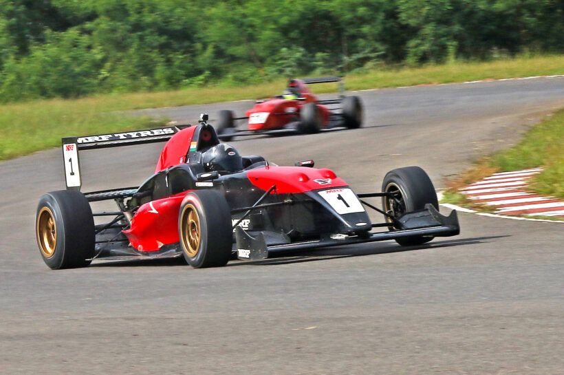 Arjun Chheda (No.1) on way to winning the MRF F2000 race (Sept 20)