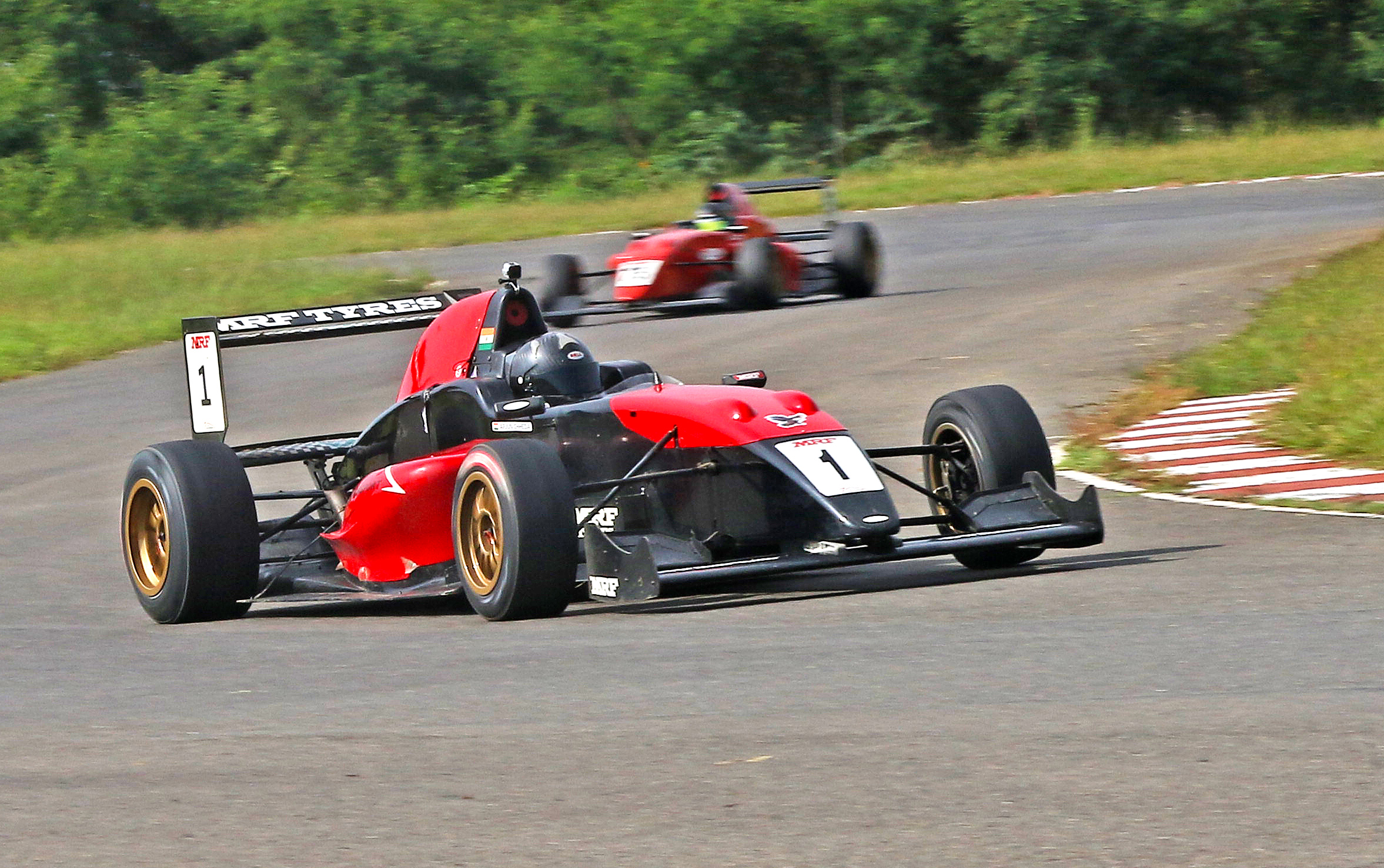 Arjun Chheda (No.1) on way to winning the MRF F2000 race (Sept 20)