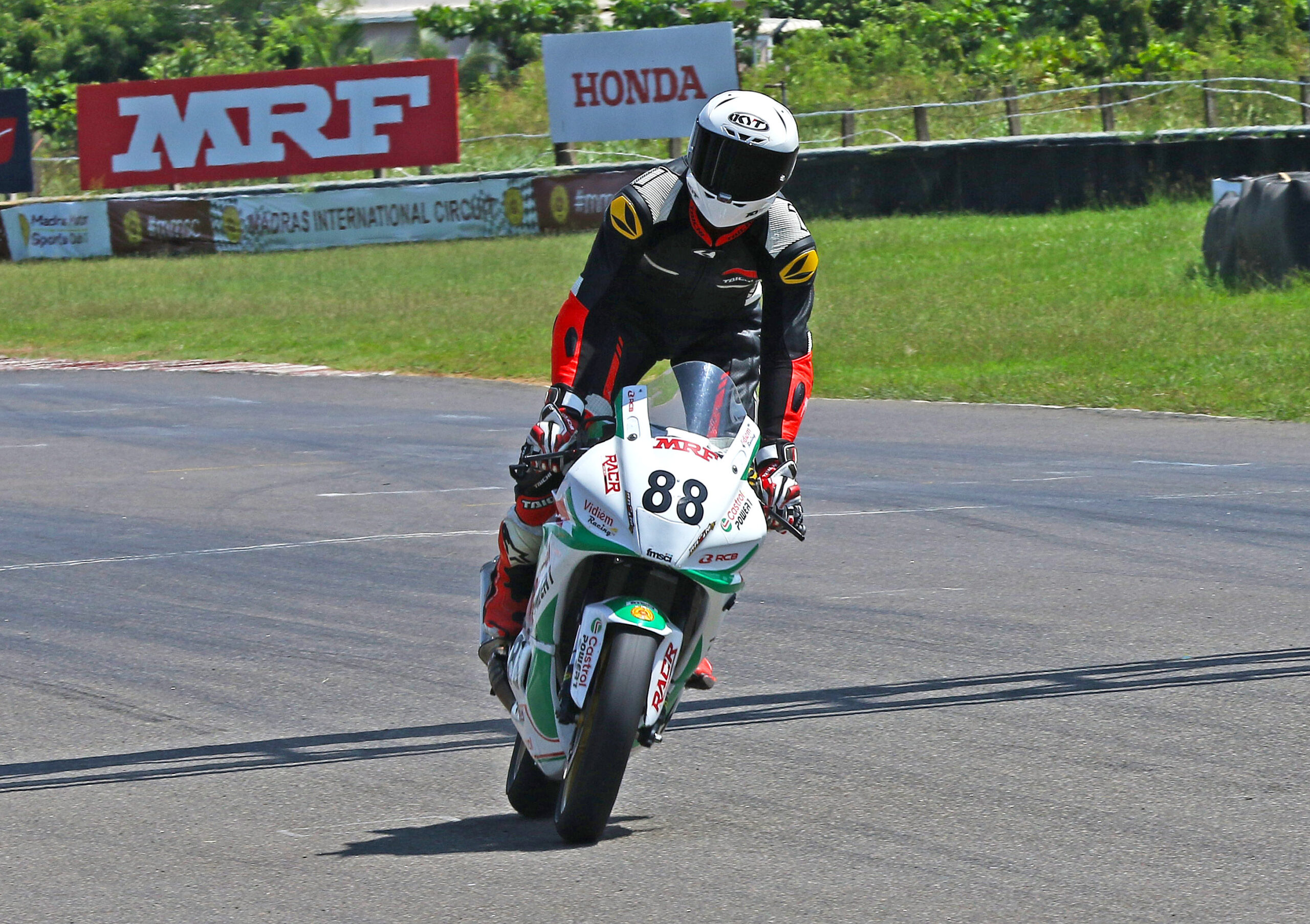 Rahil Pillarisetty celebrating his win in the Pro-Stock 301-400cc Open race (Oct 5)